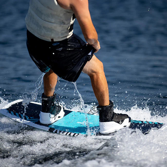 RONIX DISTRICT WAKEBOARD W DISTRICT BINDINGS