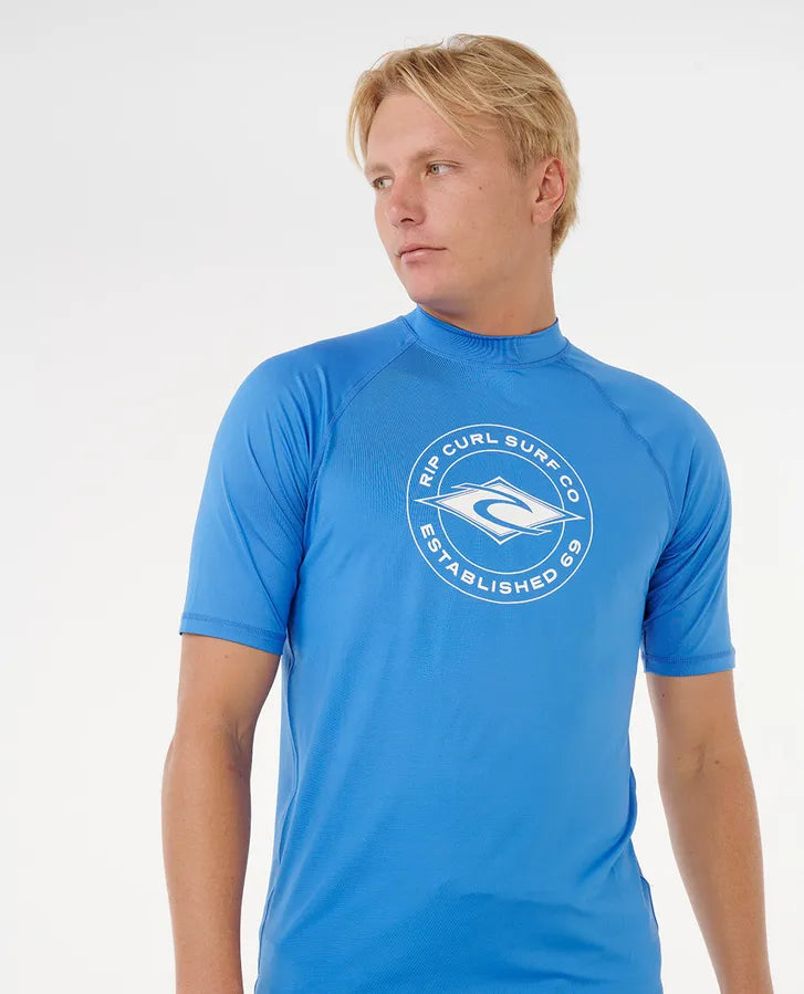 RIPCURL STAPLER UPF50 SHORT SLEEVE RASH GUARD