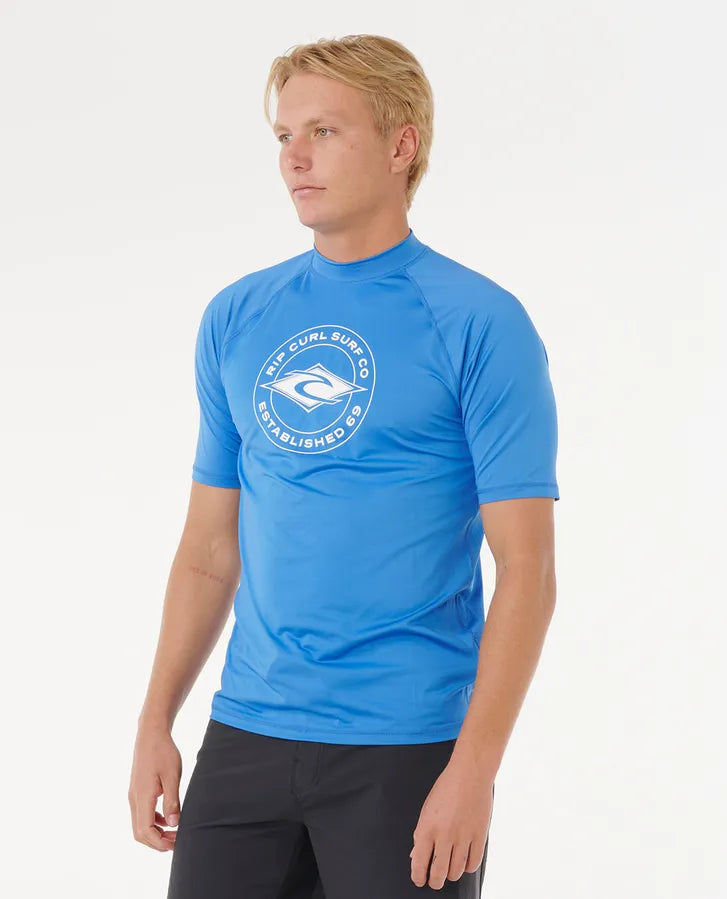 RIPCURL STAPLER UPF50 SHORT SLEEVE RASH GUARD