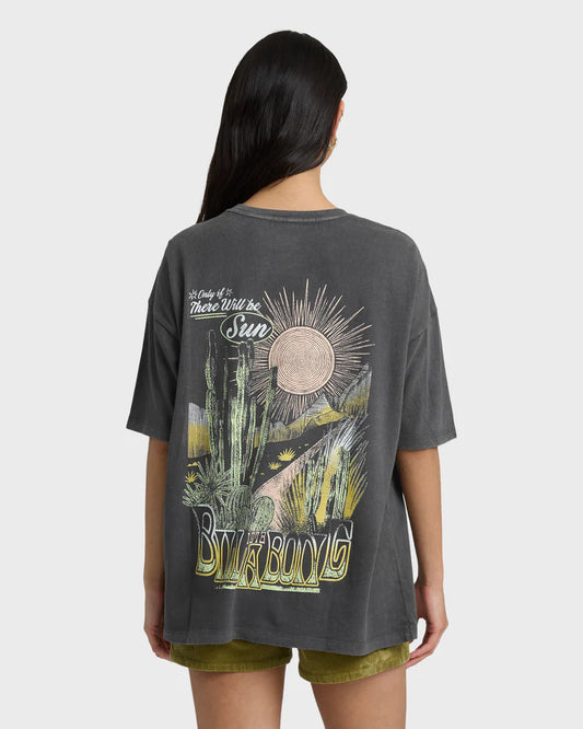 SUN CHASING TEE